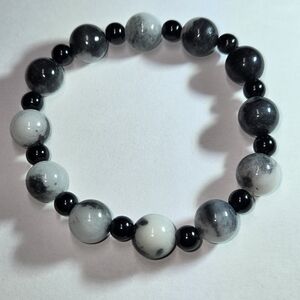 Chic Monochrome Beaded Bracelet